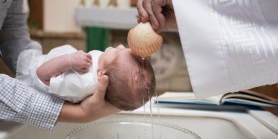 Die Taufe feiern: Alles wichtige über Vorbereitung und Ablauf der Taufe